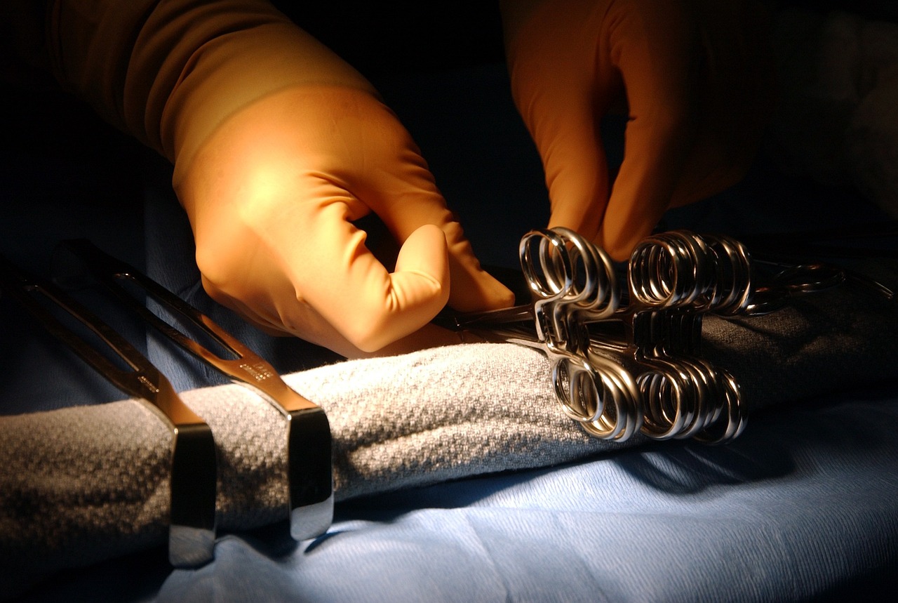 Qual é a função de um instrumentador cirúrgico?