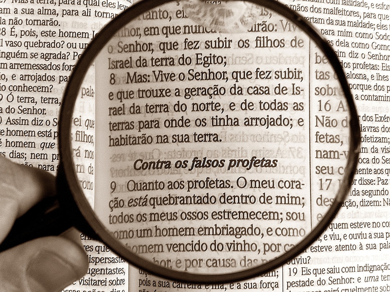 Quanto ganha um professor de faculdade de teologia?